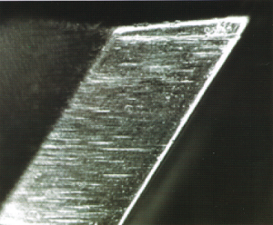 TiN強化膜1080穴切削後の刃摩耗状態